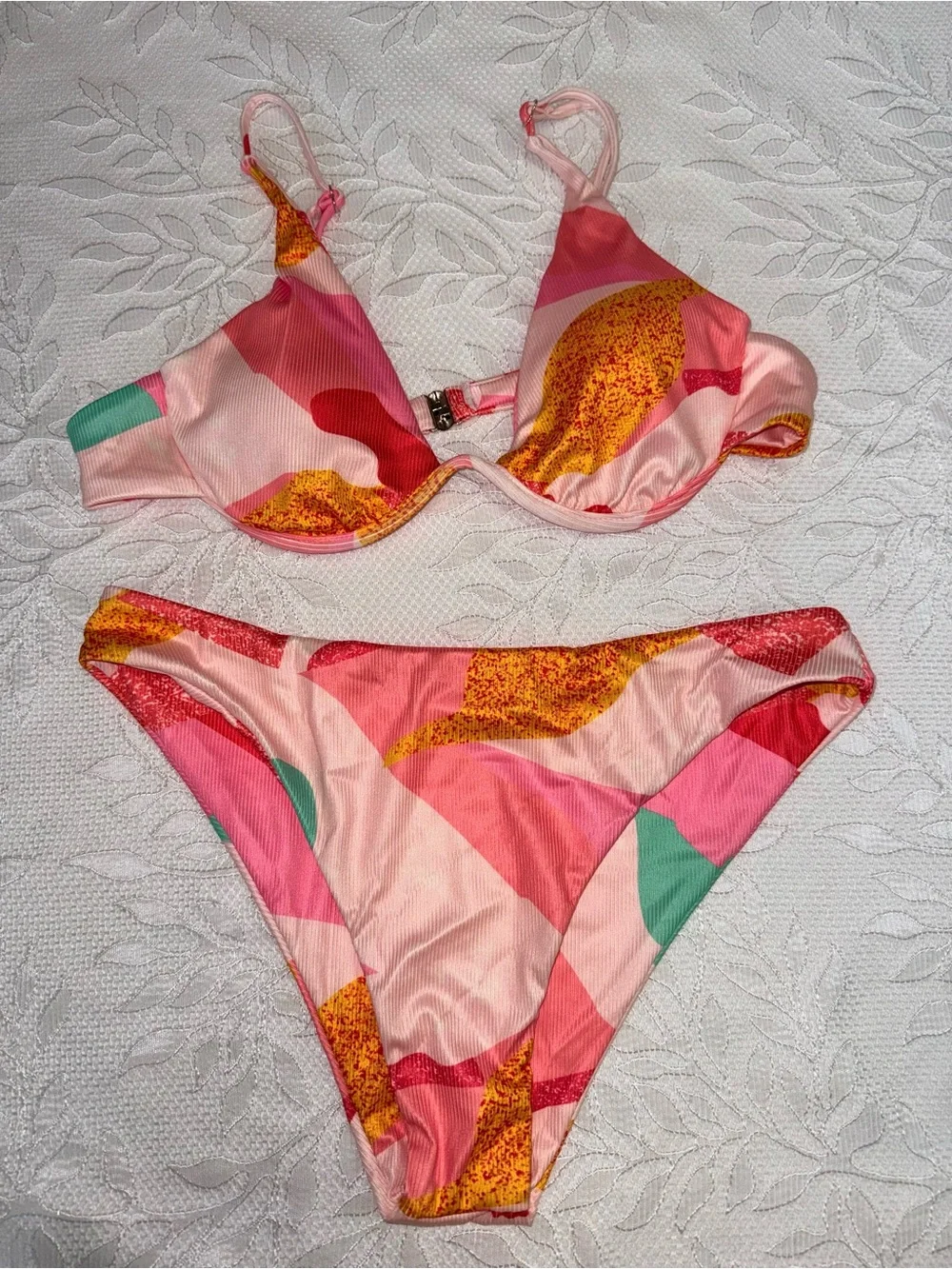 Zaful (8-10) Pink Pattern Ribbed Bikini Set - Picture 1 of 5
